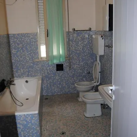 Trevi Готель