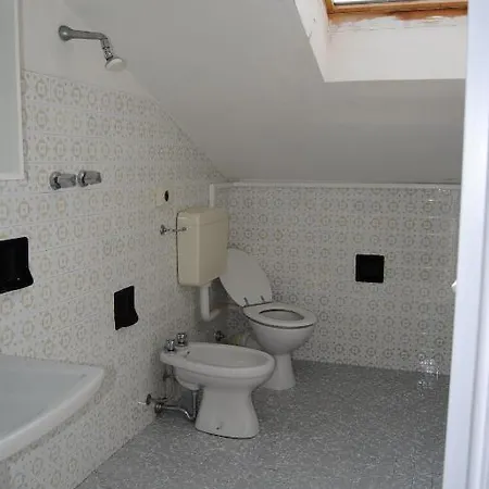 Trevi Готель